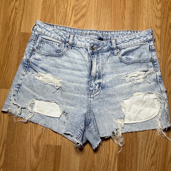 American Eagle Outfitters Pants - American Eagle Strigid Mom Shorts Womens 14 Light Wash Denim High Rise